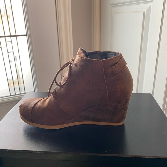 Cheri lace up wedge - Maurice’s - size 6 - Picture 11 of 16